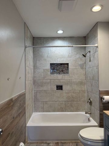 143 W Elk Trail 340, Carol Stream, IL 60188