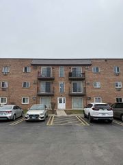 143 W Elk Trail 340, Carol Stream, IL 60188