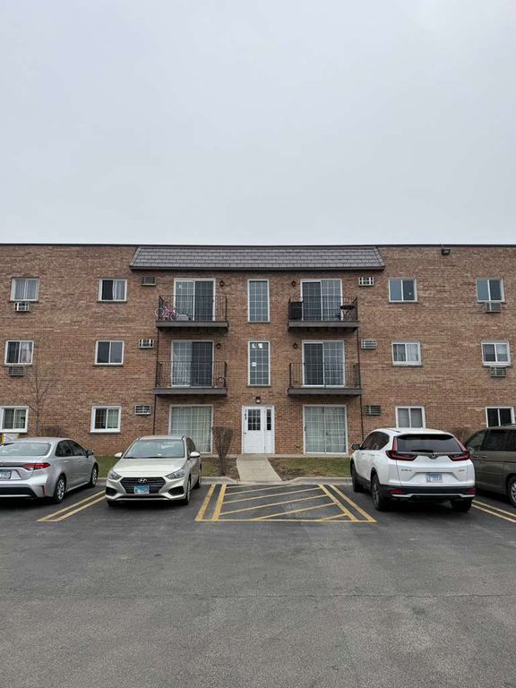 143 W Elk Trail 340, Carol Stream, IL 60188