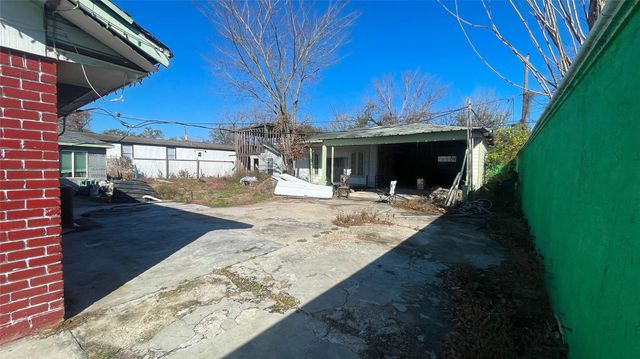 255 Mcfarland Road, Houston, TX 77060