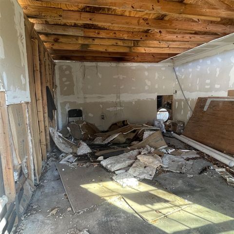 255 Mcfarland Road, Houston, TX 77060