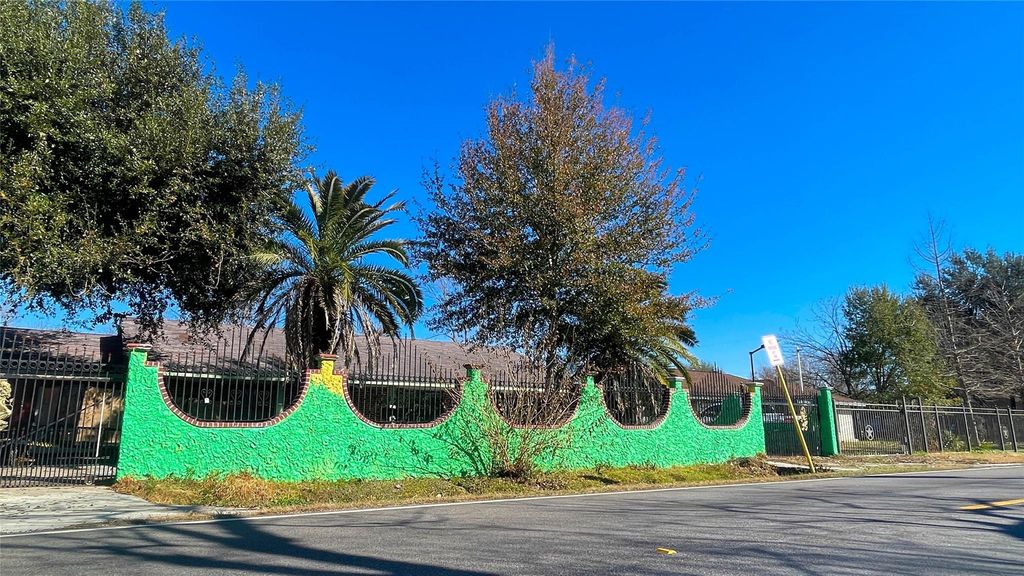 255 Mcfarland Road, Houston, TX 77060