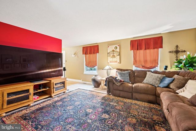 13 LADY DIANA CIR, Marlton, NJ 08053