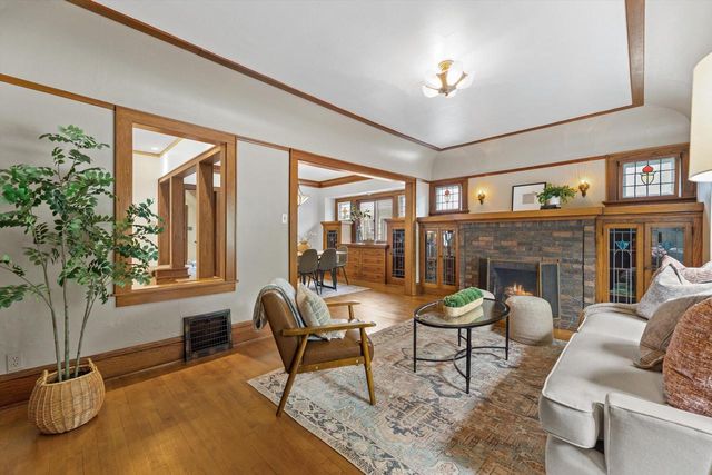 1816 E Beverly ROAD, Shorewood, WI 53211