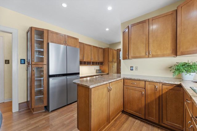 1816 E Beverly ROAD, Shorewood, WI 53211