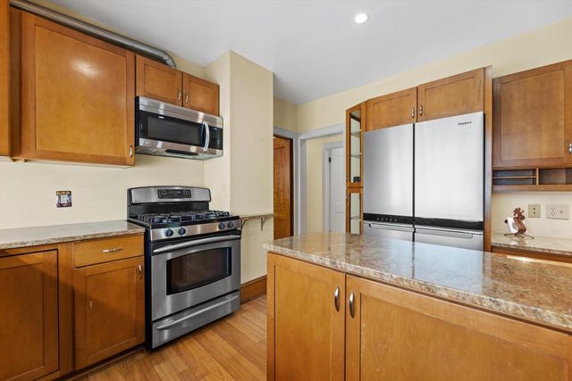 1816 E Beverly ROAD, Shorewood, WI 53211