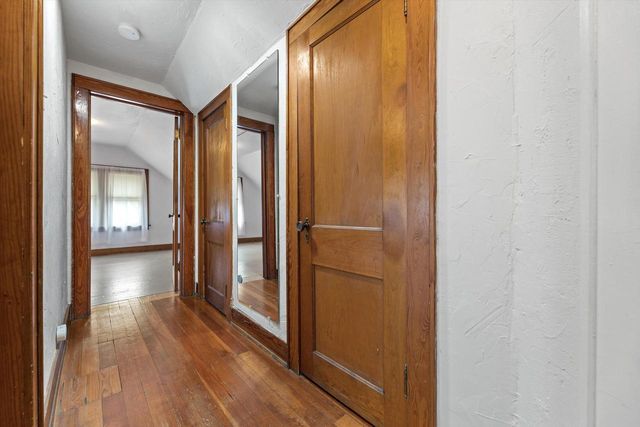 1816 E Beverly ROAD, Shorewood, WI 53211