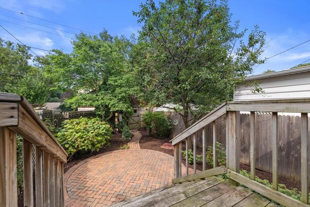 1816 E Beverly ROAD, Shorewood, WI 53211