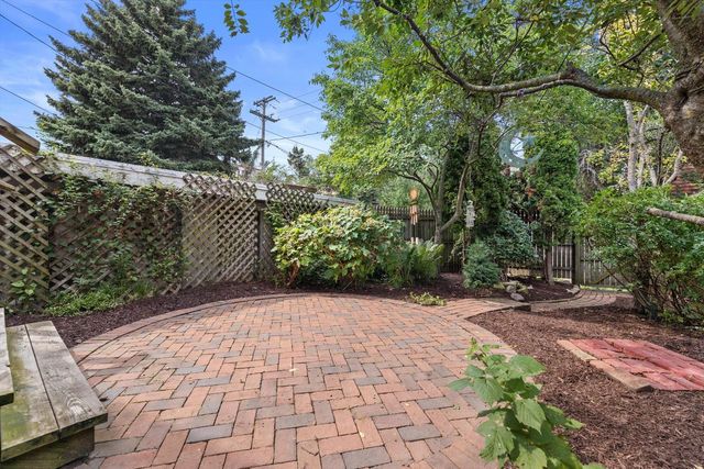 1816 E Beverly ROAD, Shorewood, WI 53211
