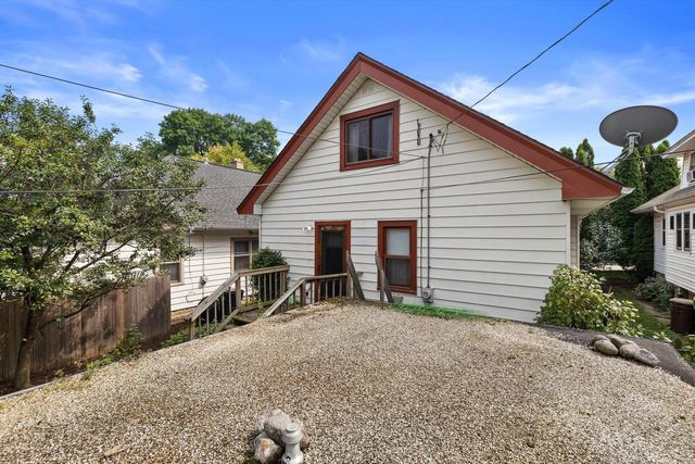 1816 E Beverly ROAD, Shorewood, WI 53211