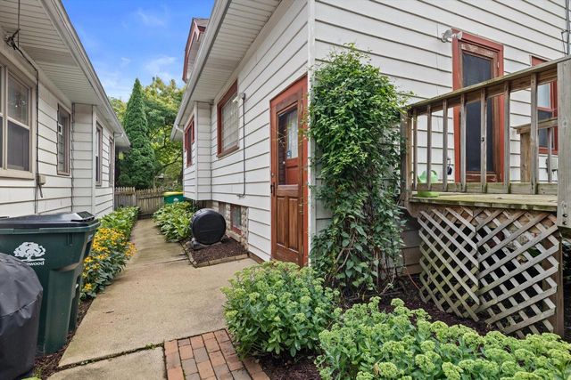 1816 E Beverly ROAD, Shorewood, WI 53211
