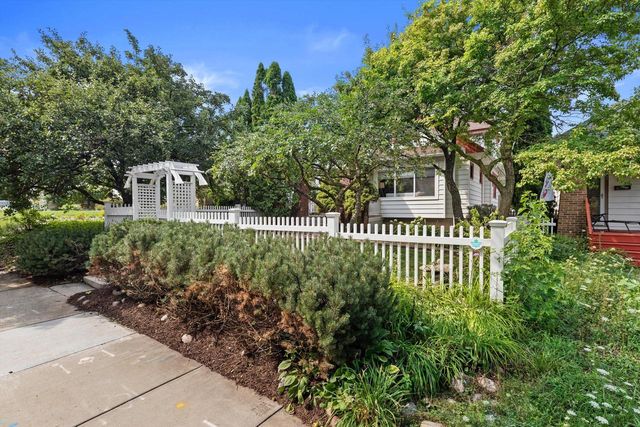 1816 E Beverly ROAD, Shorewood, WI 53211