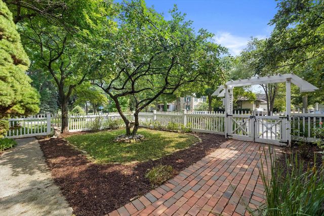 1816 E Beverly ROAD, Shorewood, WI 53211