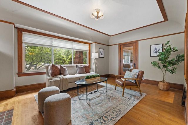 1816 E Beverly ROAD, Shorewood, WI 53211