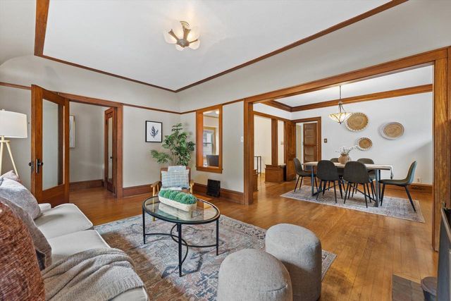 1816 E Beverly ROAD, Shorewood, WI 53211
