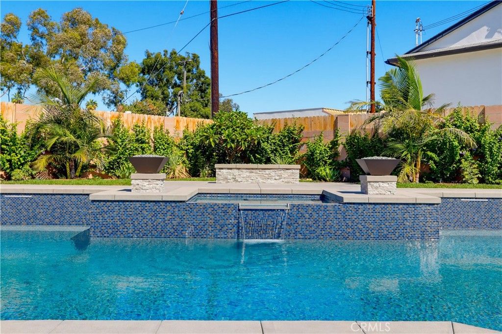 1195 N Lincoln, Orange, CA 92867 — photo 3