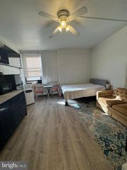 1324 Locust St Apt 615, Philadelphia, PA 19107