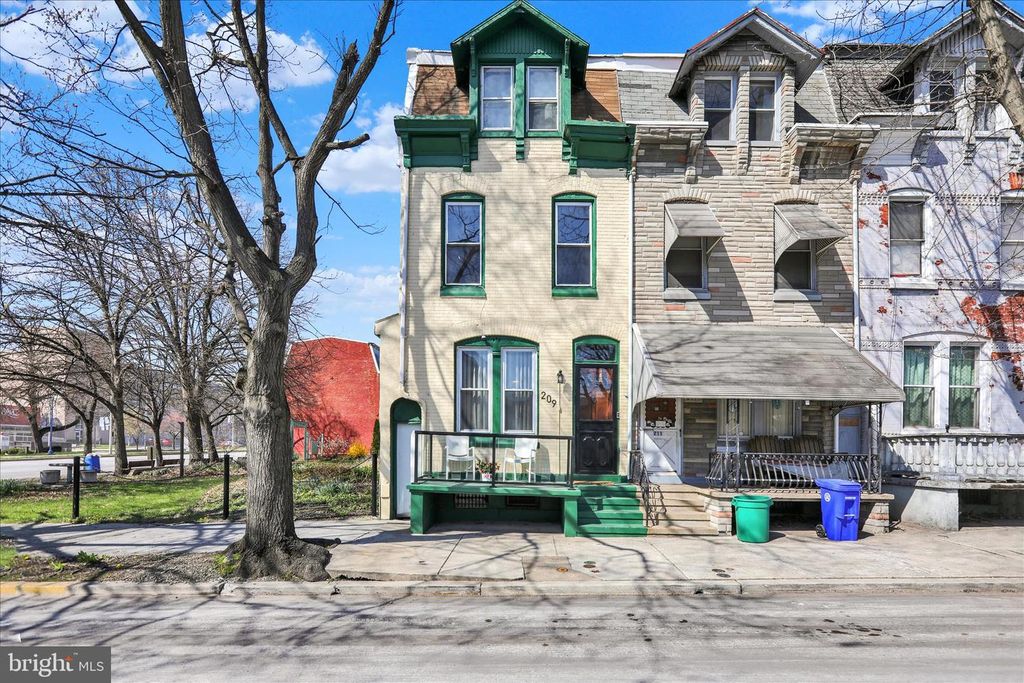 Image 2 of property listing at 209 FRANKLIN ST, Reading, PA 19602