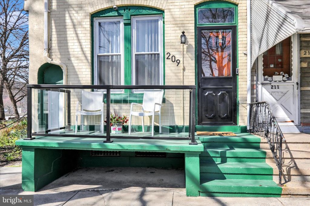 Image 3 of property listing at 209 FRANKLIN ST, Reading, PA 19602