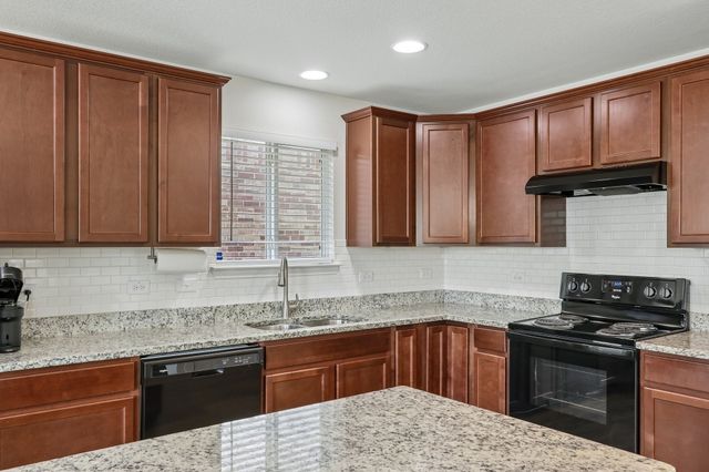 3304 Biggs Avenue, Aubrey, TX 76227