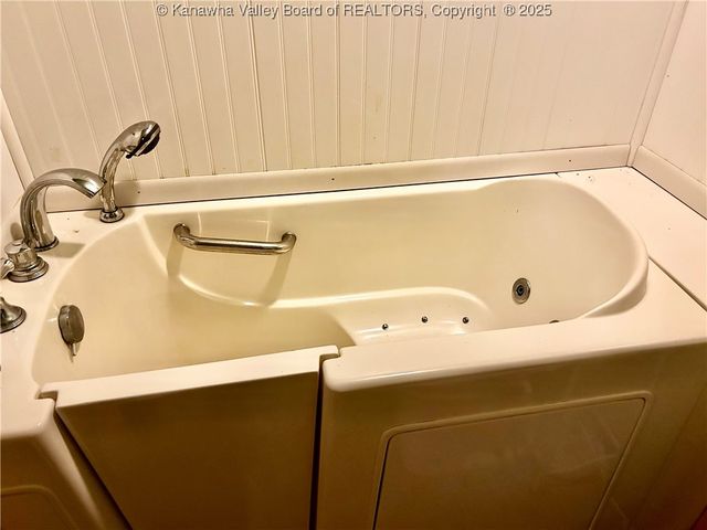 1163 Pigeon Roost Run, Kenna, WV 25248