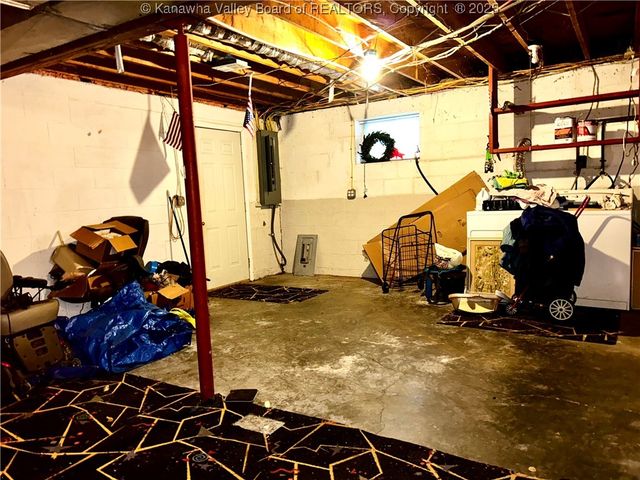 1163 Pigeon Roost Run, Kenna, WV 25248