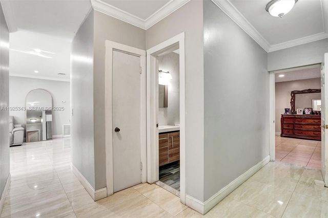 631 E 53rd St, Hialeah, FL 33013