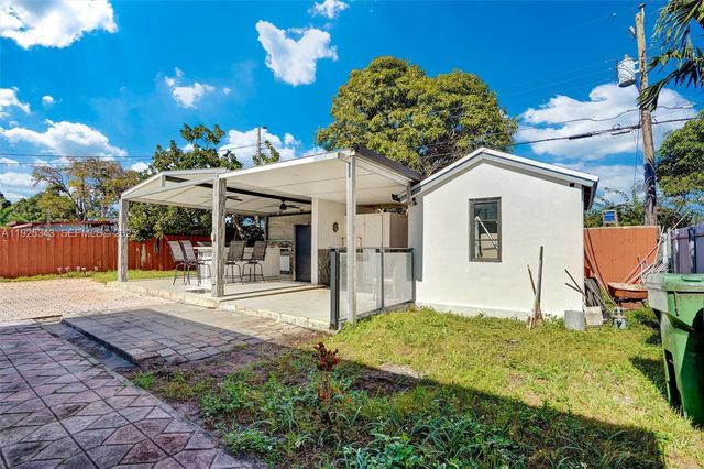 631 E 53rd St, Hialeah, FL 33013