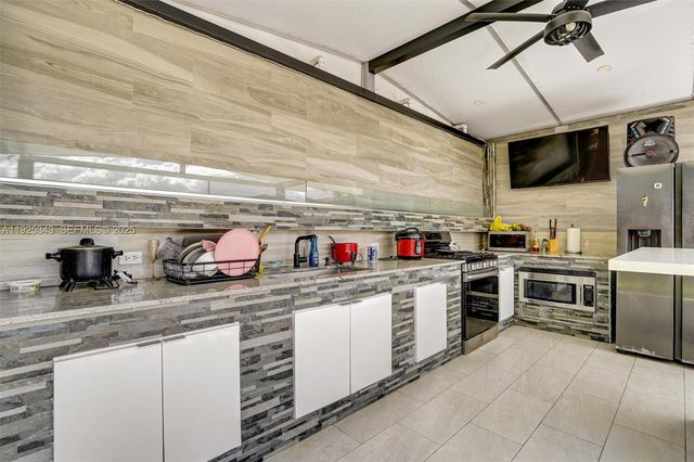 631 E 53rd St, Hialeah, FL 33013