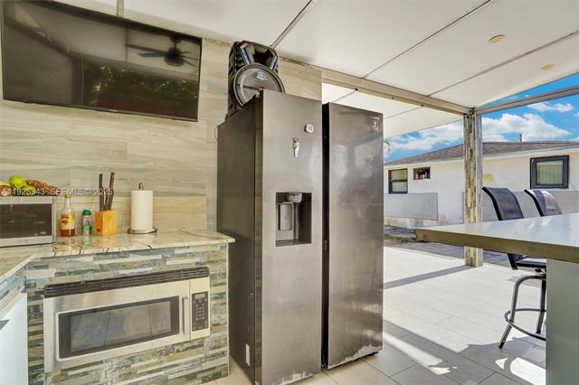 631 E 53rd St, Hialeah, FL 33013