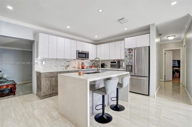 631 E 53rd St, Hialeah, FL 33013