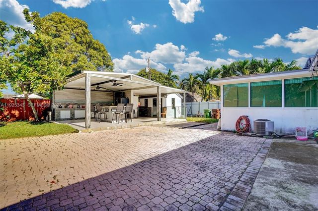 631 E 53rd St, Hialeah, FL 33013