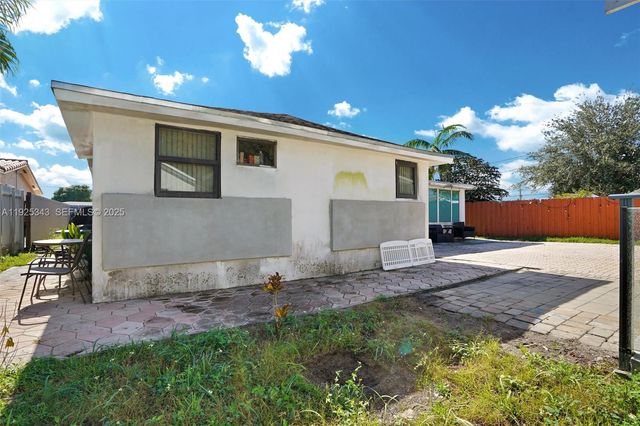 631 E 53rd St, Hialeah, FL 33013