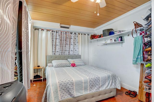 631 E 53rd St, Hialeah, FL 33013