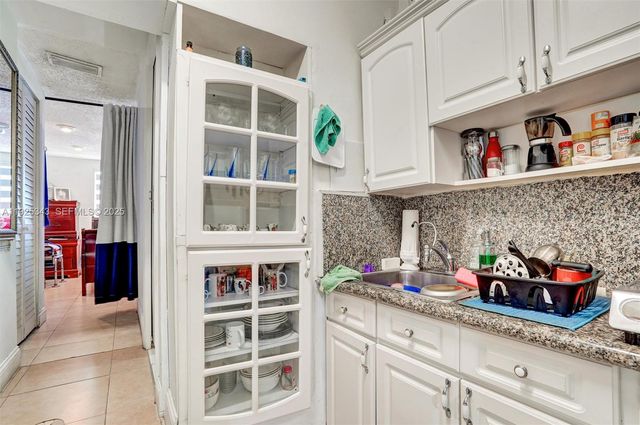 631 E 53rd St, Hialeah, FL 33013