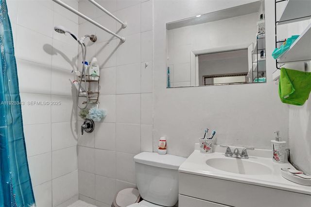 631 E 53rd St, Hialeah, FL 33013