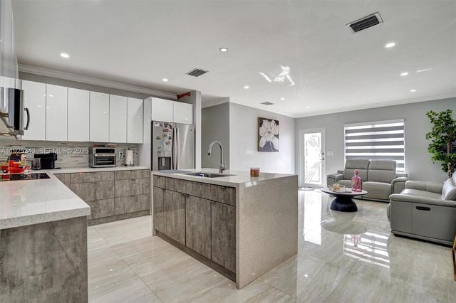 631 E 53rd St, Hialeah, FL 33013