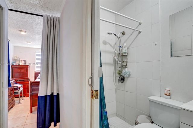 631 E 53rd St, Hialeah, FL 33013