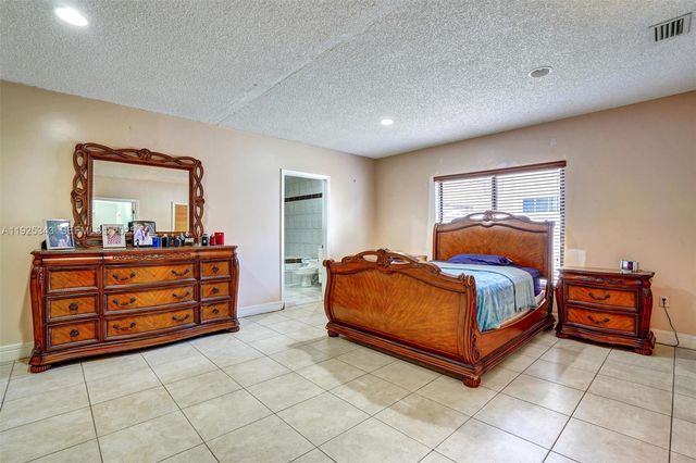 631 E 53rd St, Hialeah, FL 33013