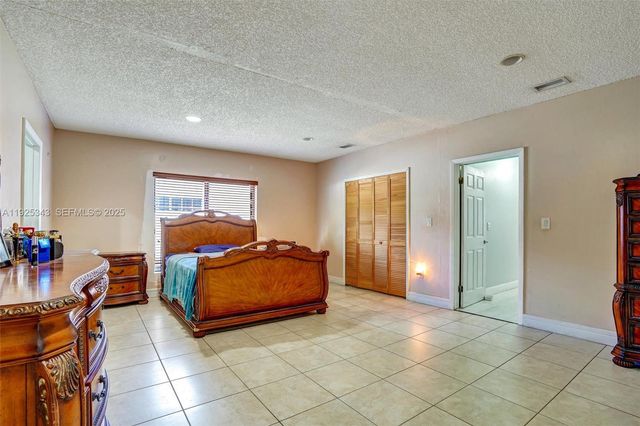 631 E 53rd St, Hialeah, FL 33013