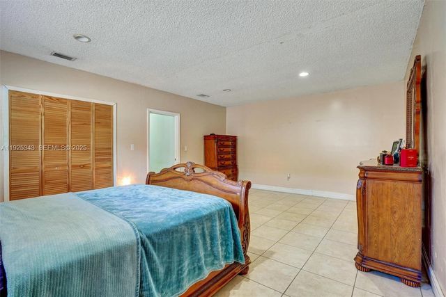 631 E 53rd St, Hialeah, FL 33013