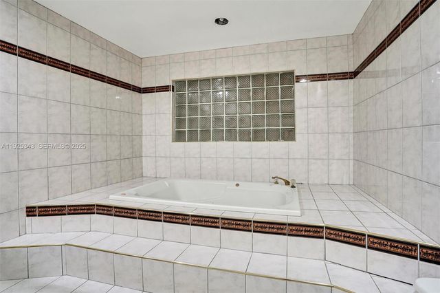 631 E 53rd St, Hialeah, FL 33013