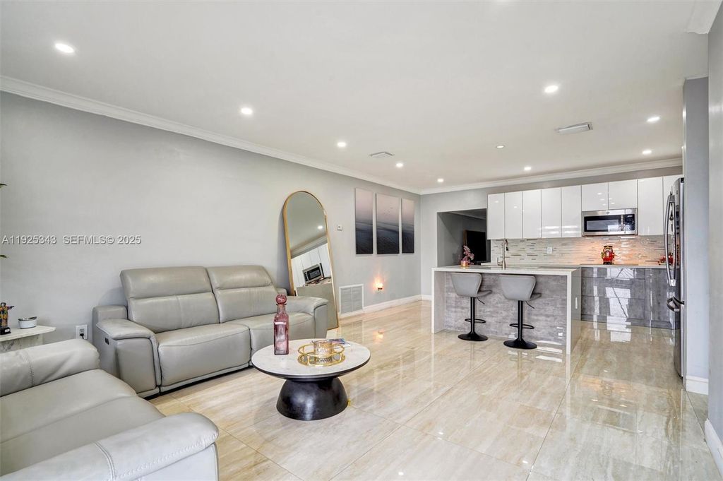 631 E 53rd St, Hialeah, FL 33013