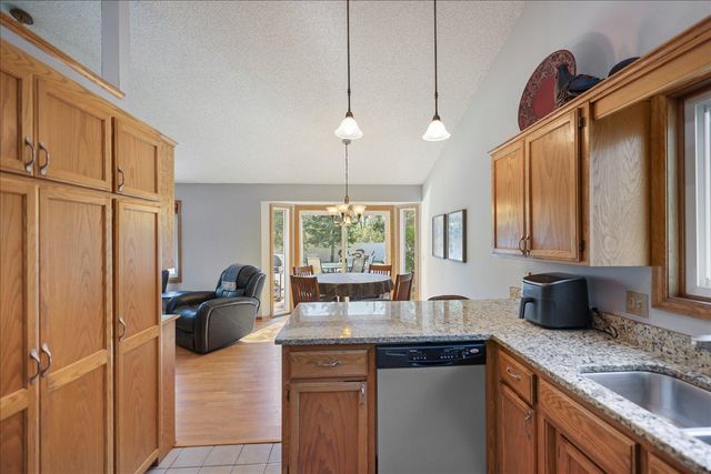 512 Hyde Avenue N, Mahtomedi, MN 55115