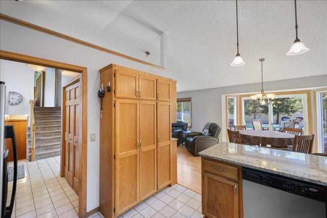 512 Hyde Avenue N, Mahtomedi, MN 55115
