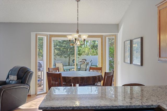 512 Hyde Avenue N, Mahtomedi, MN 55115