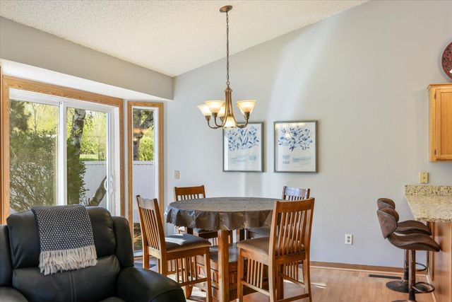 512 Hyde Avenue N, Mahtomedi, MN 55115
