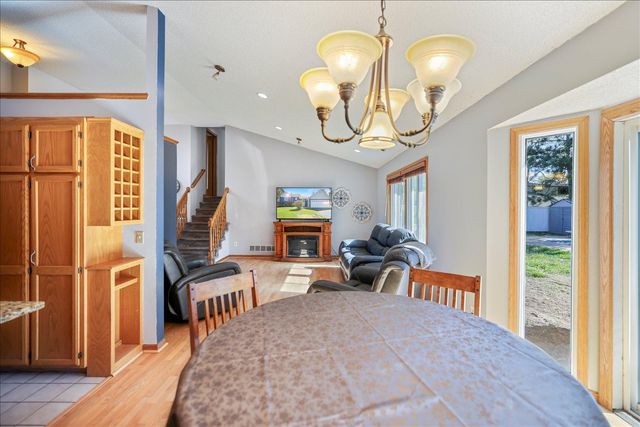 512 Hyde Avenue N, Mahtomedi, MN 55115