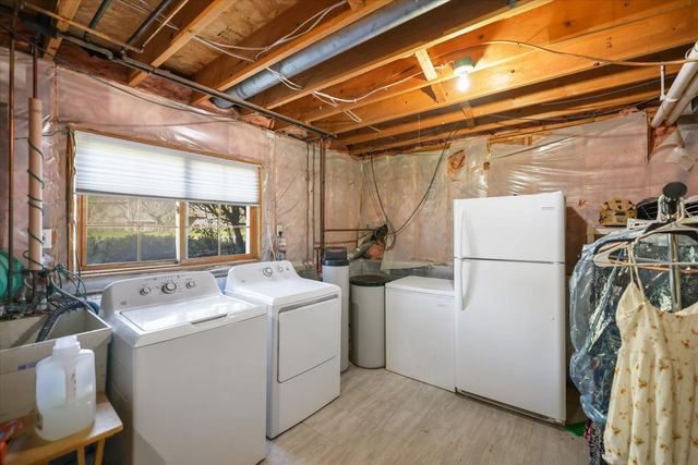 512 Hyde Avenue N, Mahtomedi, MN 55115