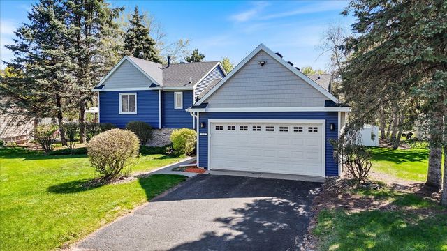 512 Hyde Avenue N, Mahtomedi, MN 55115